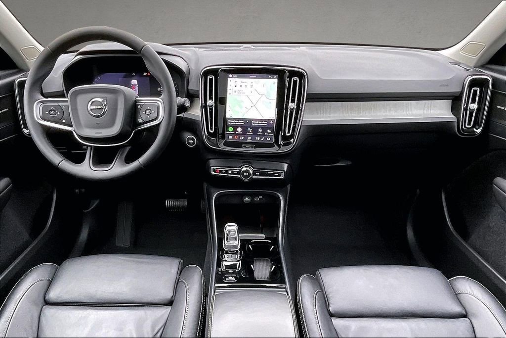 Certified 2024 Volvo XC40 B5 Plus w/ Climate Package image 7