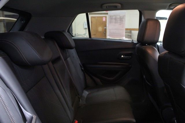 Used 2022 Chevrolet Trax LT w/ LT Convenience Package AWD/4WD image 13