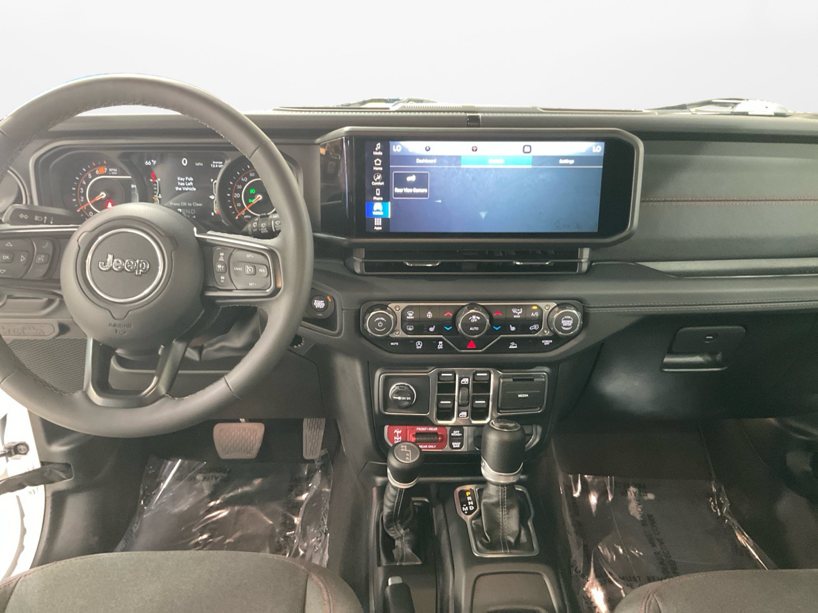 Used 2025 Jeep Wrangler Unlimited Rubicon w/ Convenience Group AWD/4WD image 11