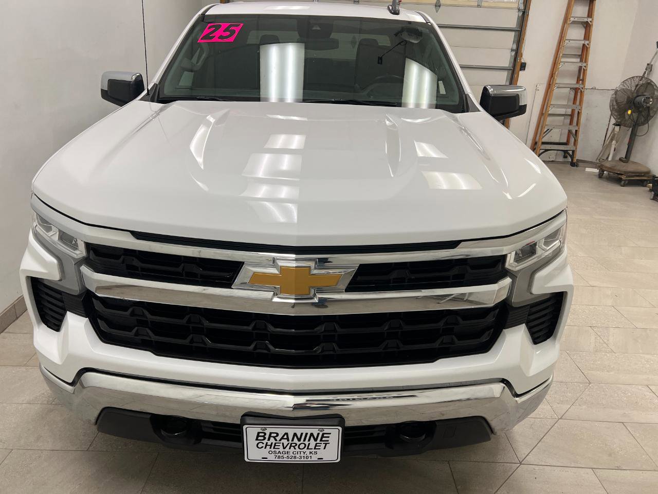 Used 2025 Chevrolet Silverado 1500 LT image 6