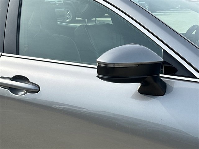 Used 2023 Toyota Crown Limited image 9