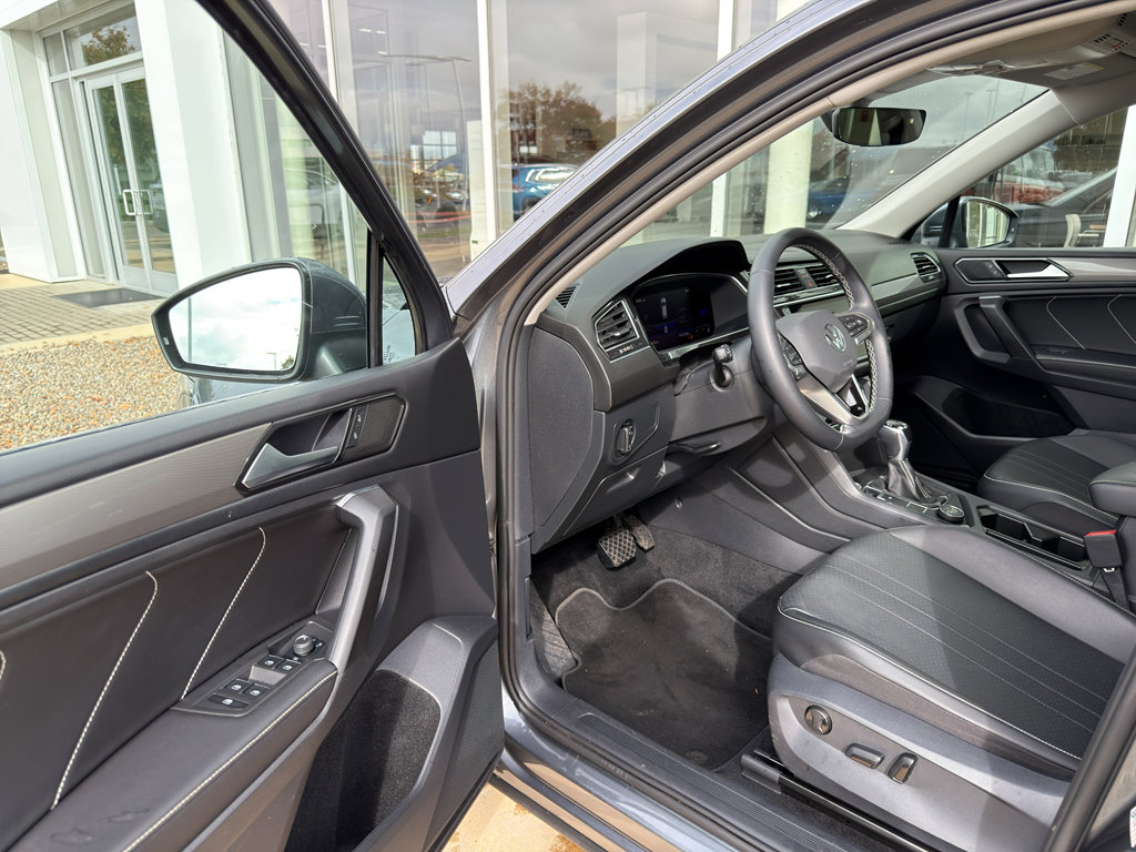 Used 2022 Volkswagen Tiguan SE image 16
