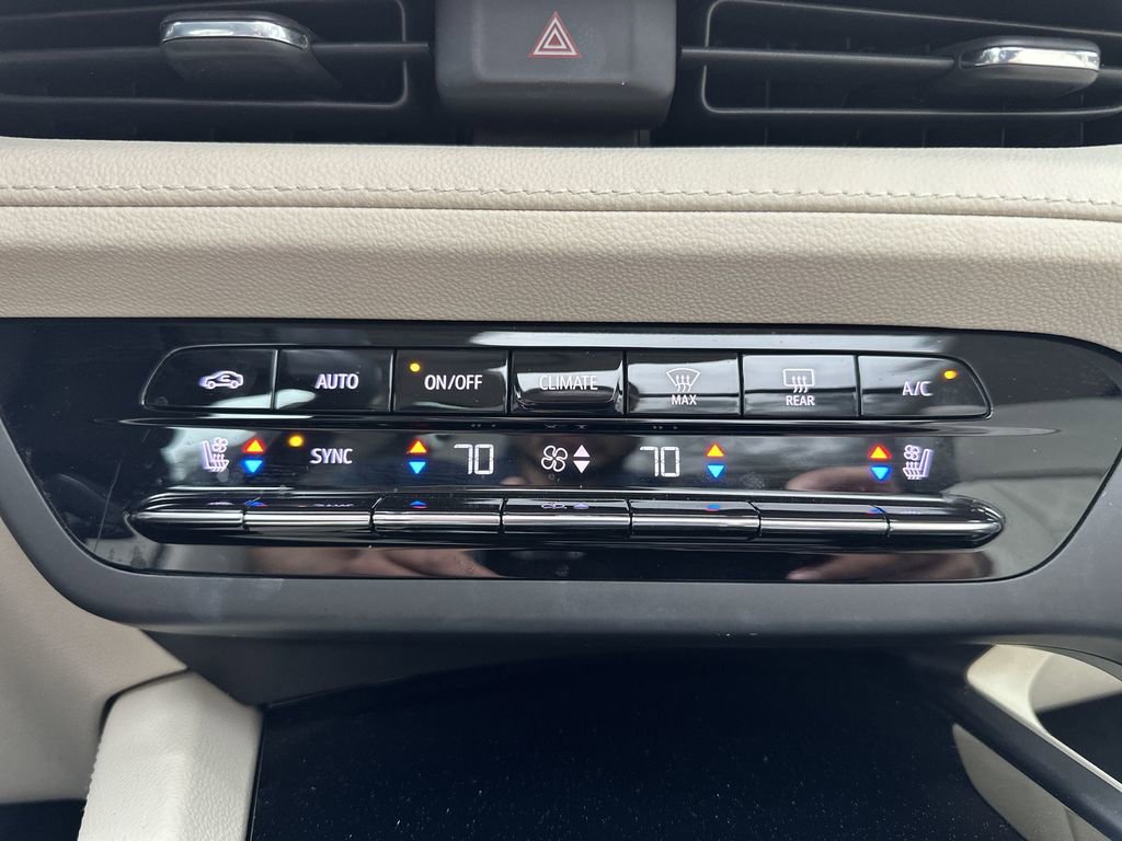 Used 2023 Buick Envision Avenir AWD/4WD image 29