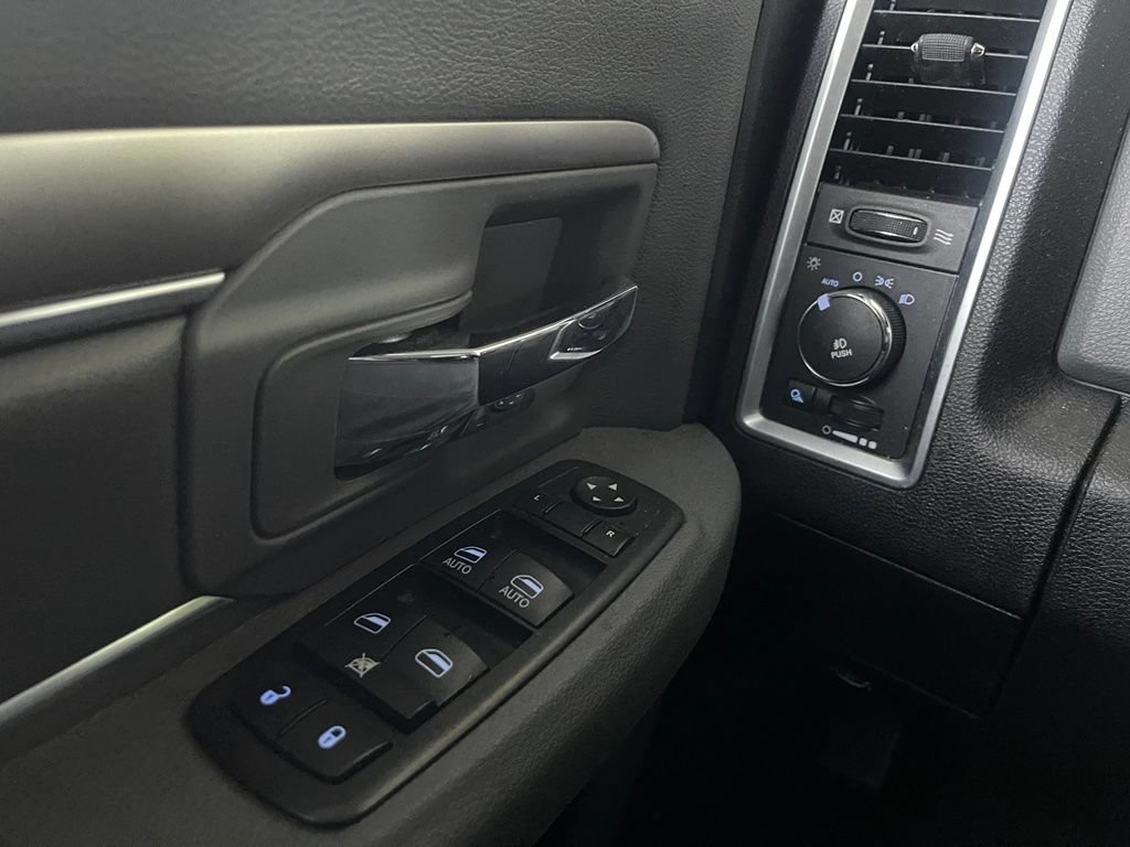 Used 2013 RAM 2500 SLT w/ Luxury Group AWD/4WD image 11