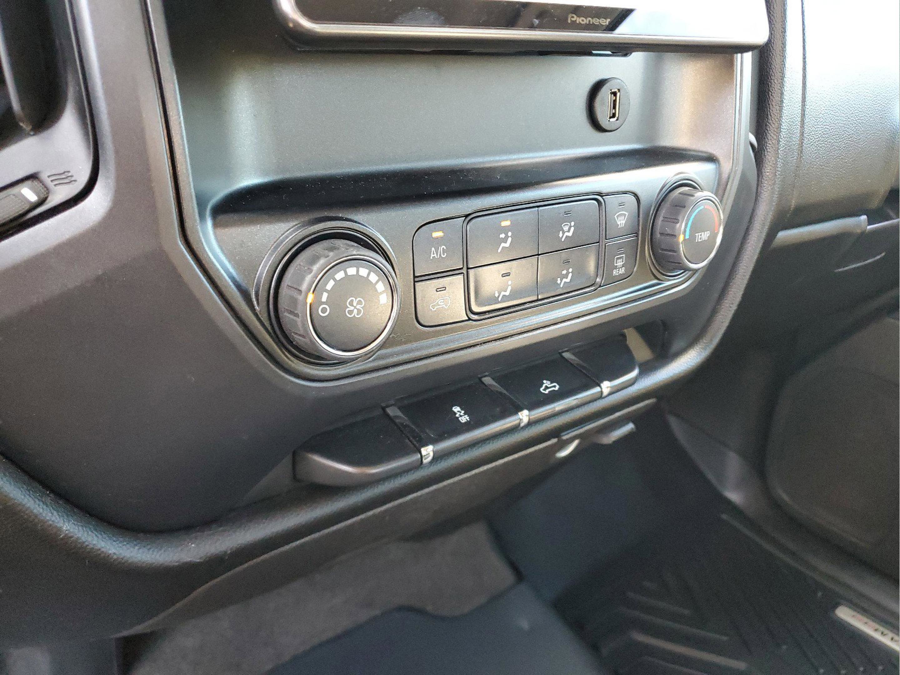 Used 2018 Chevrolet Silverado 1500 Custom w/ Custom Value Package image 18