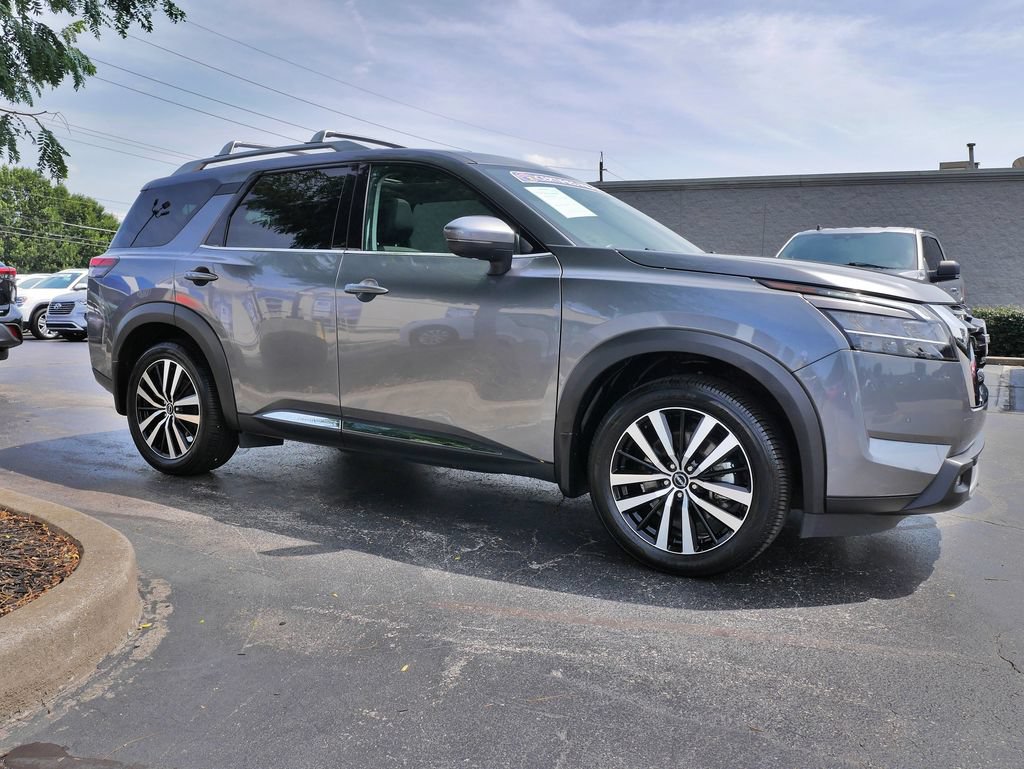 Used 2023 Nissan Pathfinder Platinum AWD/4WD image 4