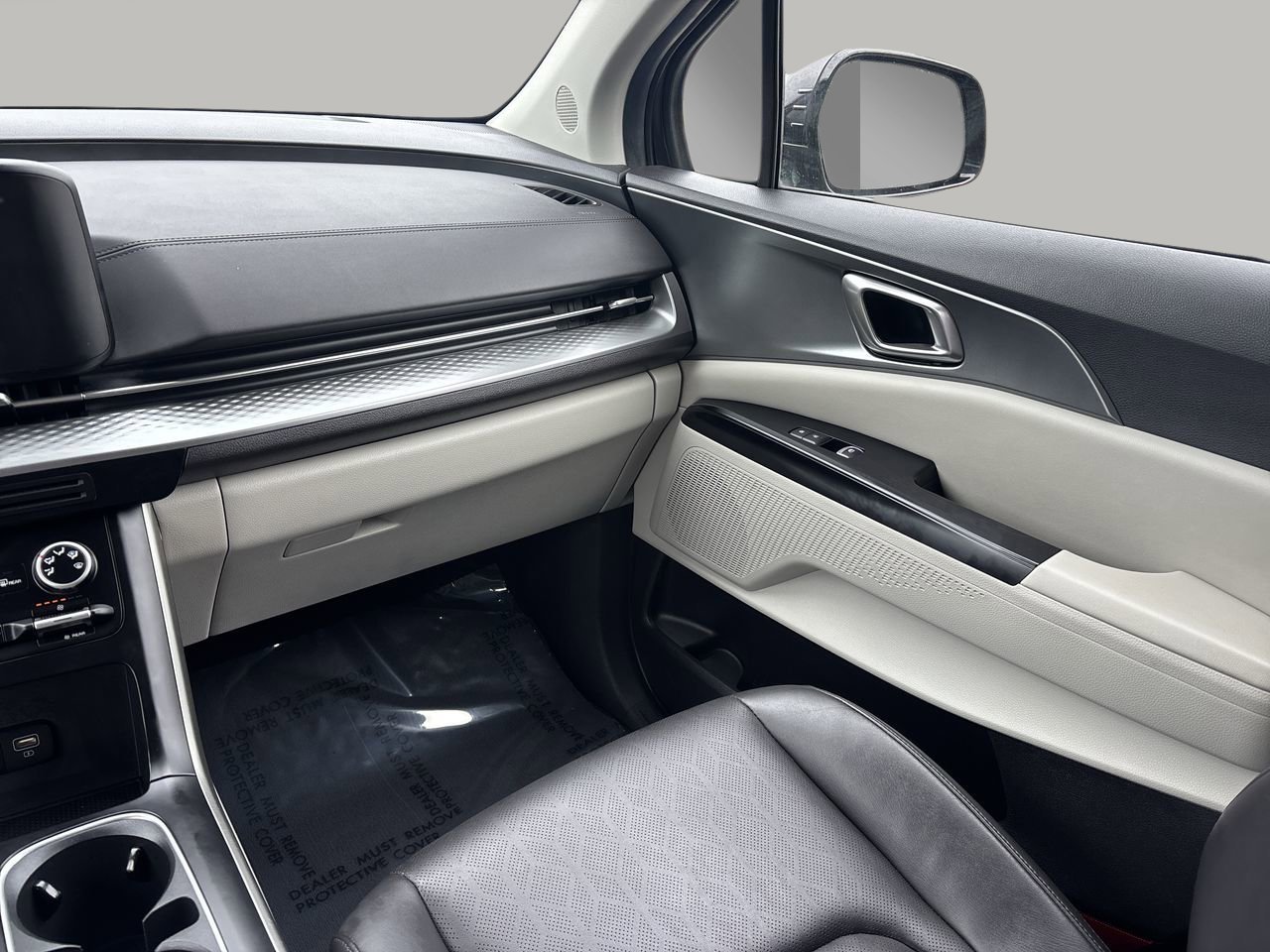 Used 2024 Kia Carnival LX image 15