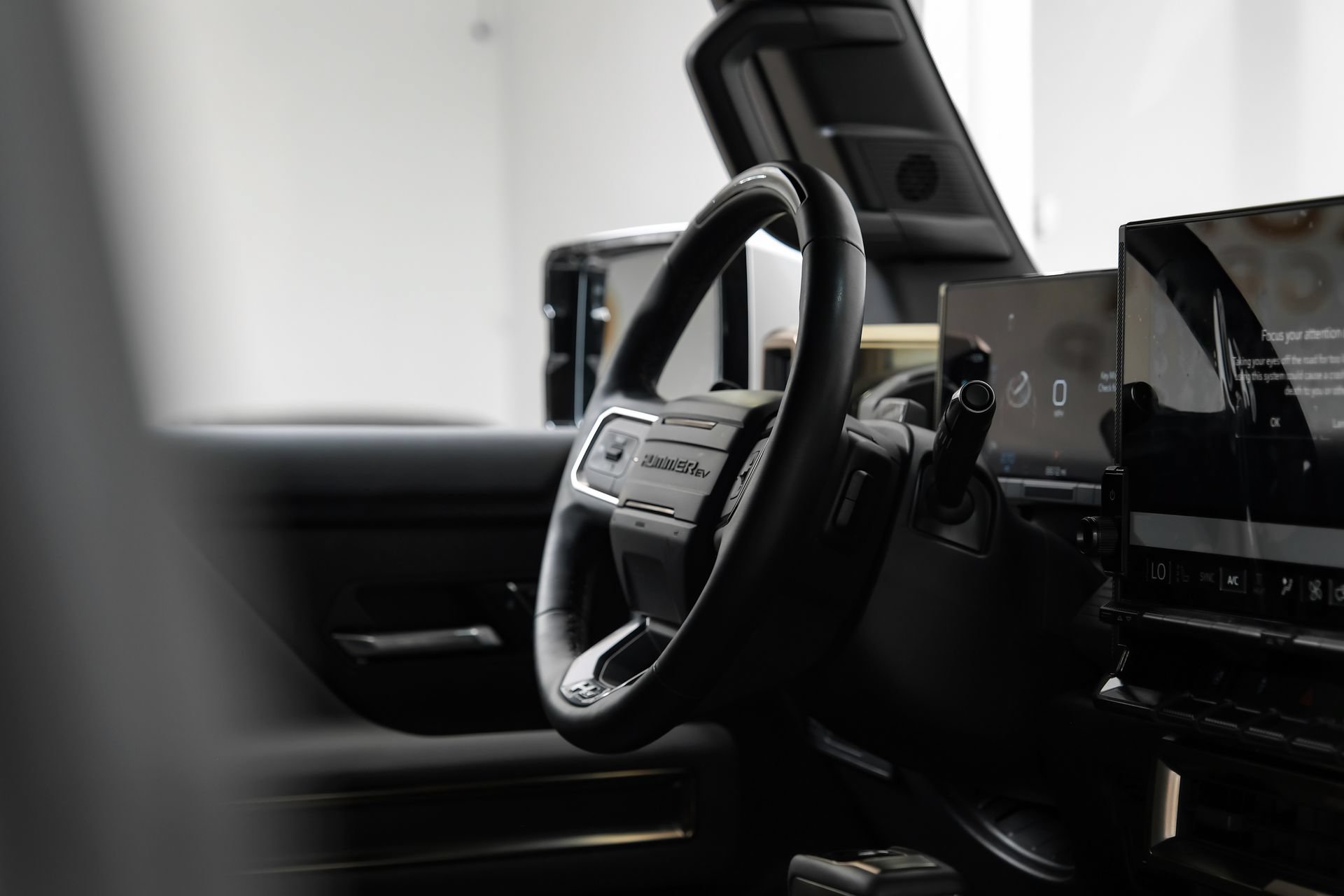 Used 2025 GMC Hummer EV 2X w/ LPO, Sport Package AWD/4WD image 16