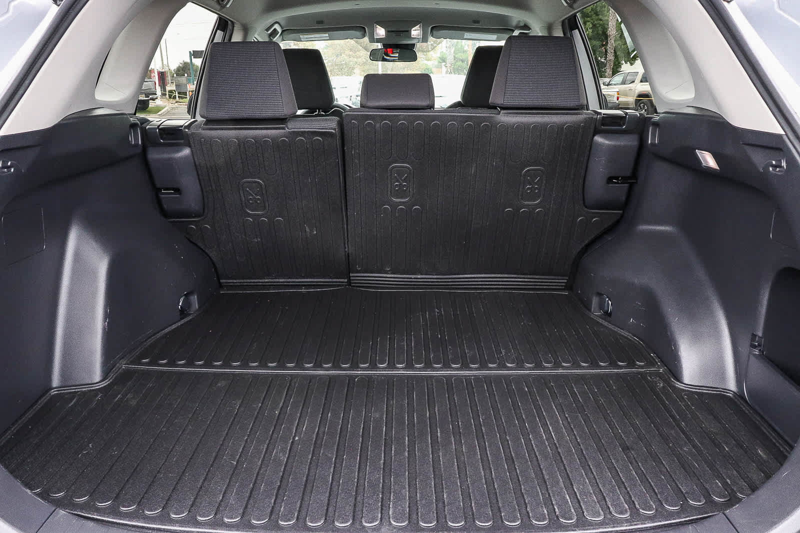 Used 2024 Toyota RAV4 LE AWD/4WD image 14