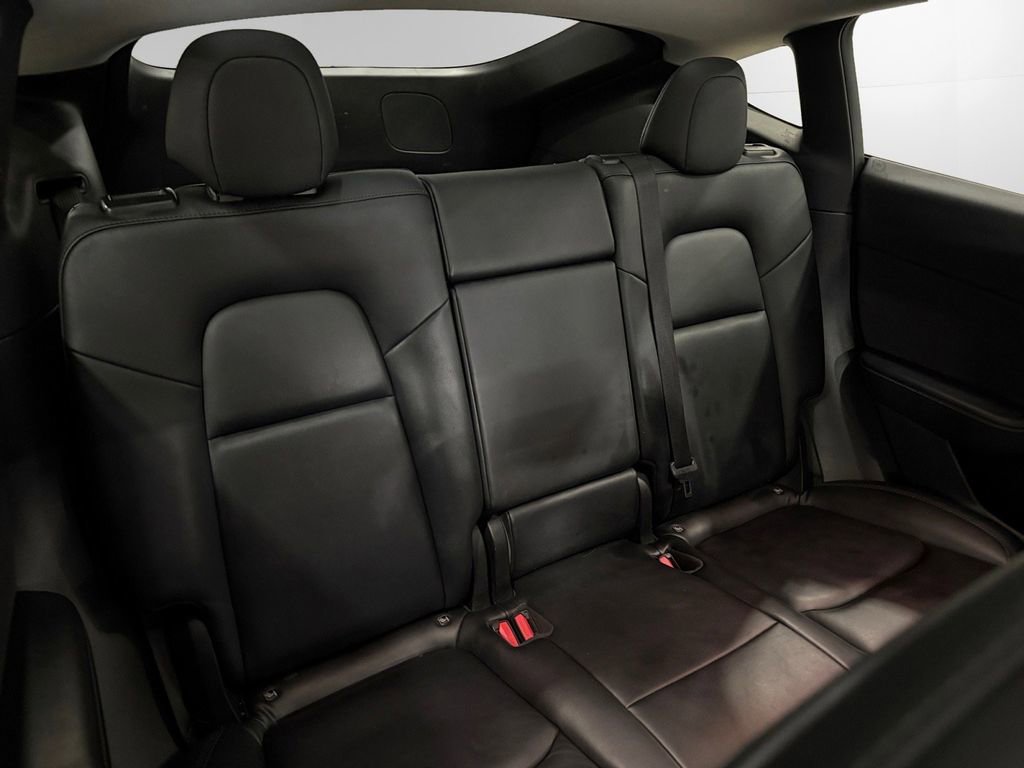 Used 2022 Tesla Model Y Long Range image 21