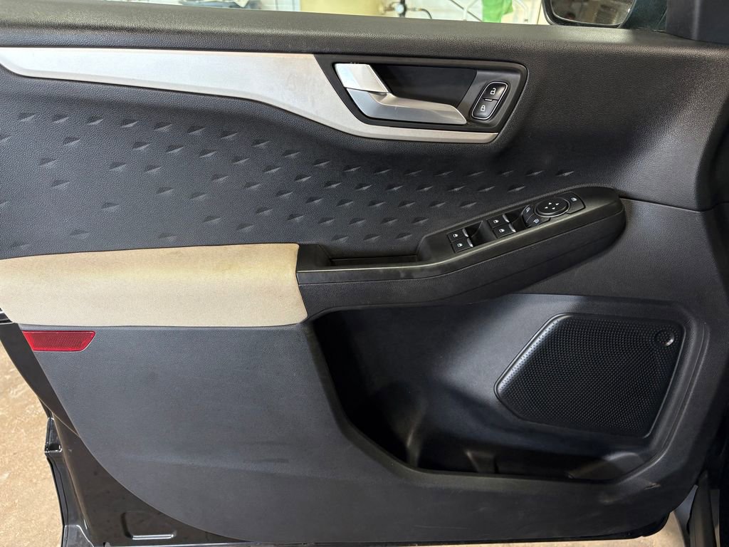 Used 2020 Ford Escape SE image 15