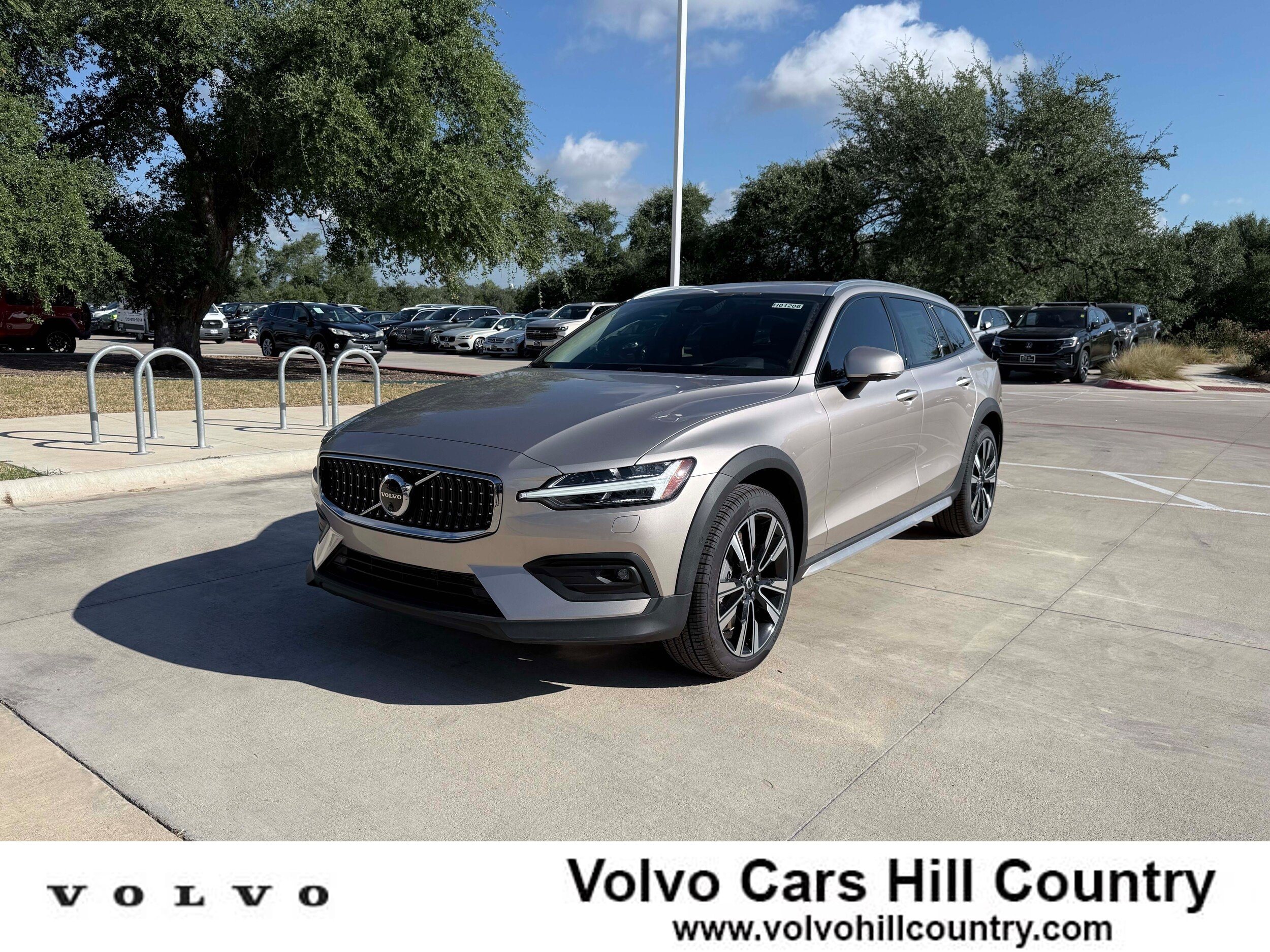 New 2026 Volvo V60 B5 Cross Country Ultra w/ Protection Package Premier AWD/4WD image 1