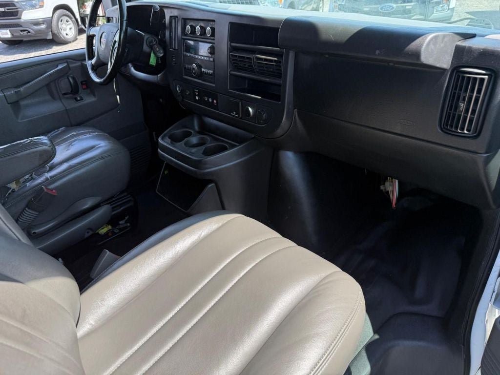Used 2017 GMC Savana 2500 RWD image 12