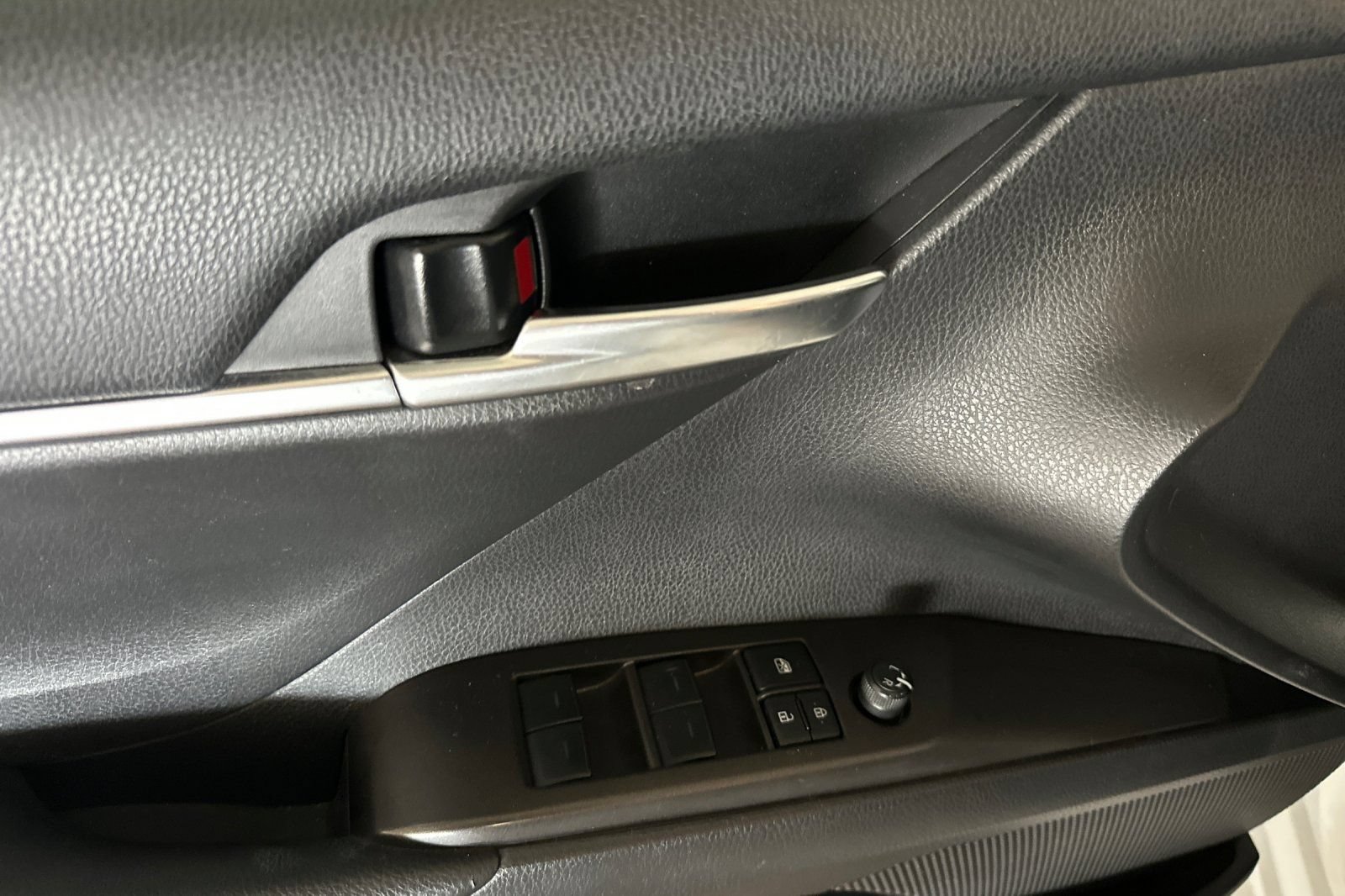 Used 2024 Toyota Camry LE FWD image 13