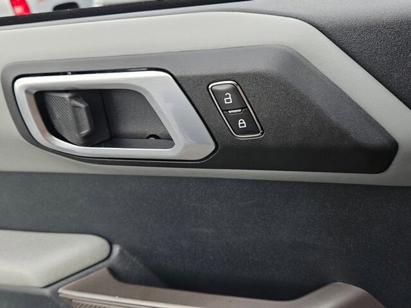 Used 2023 Ford Bronco Badlands image 33