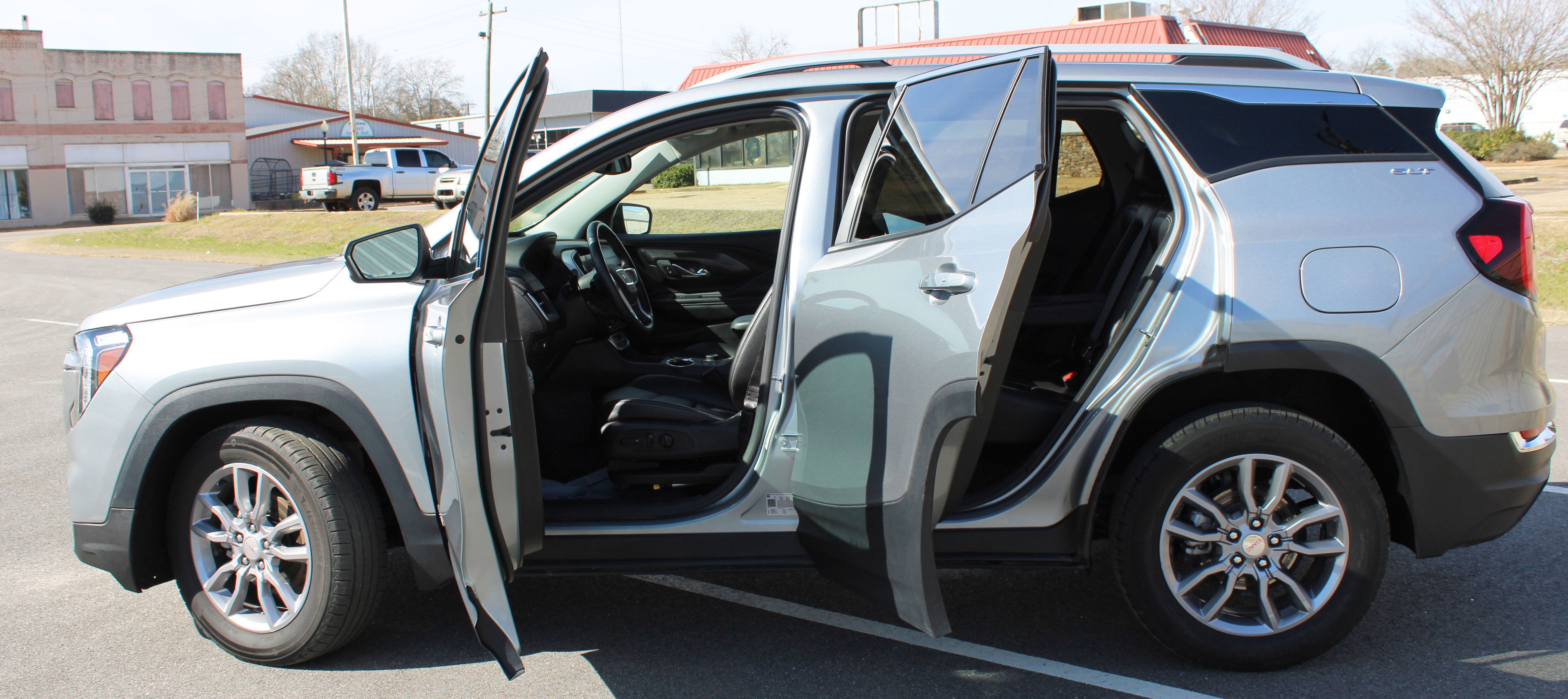 Used 2024 GMC Terrain SLT image 17