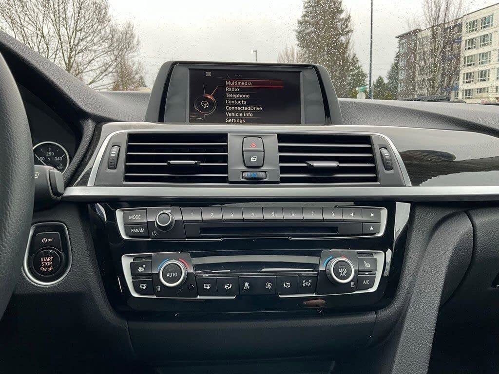 Used 2016 BMW 320i Sedan image 18