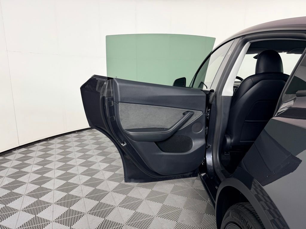 Used 2025 Tesla Model Y Long Range image 23