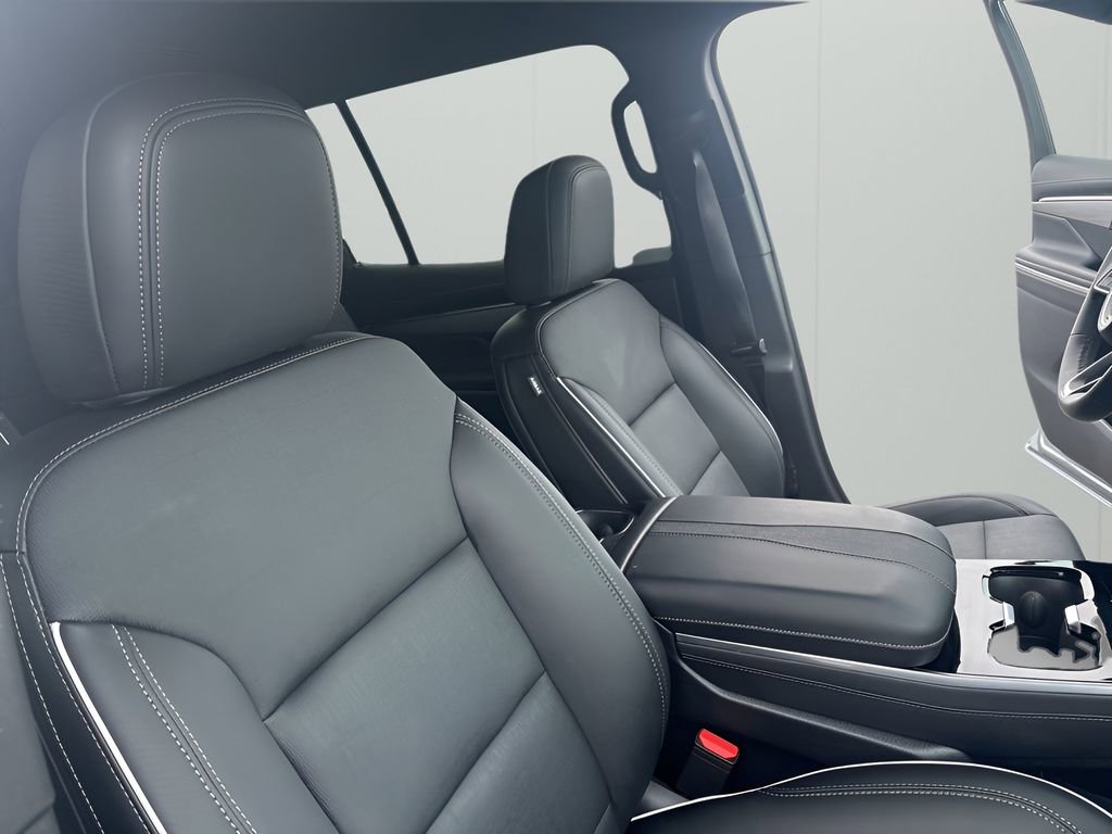 Used 2025 Buick Enclave Preferred image 22