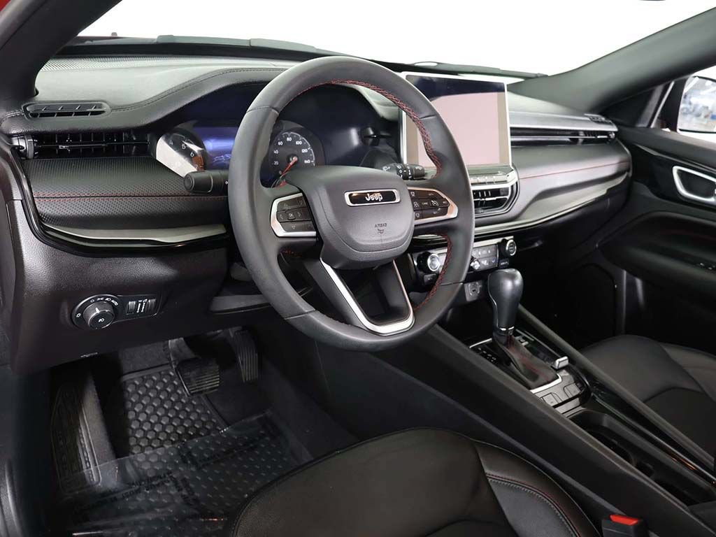 Used 2025 Jeep Compass Trailhawk AWD/4WD image 24