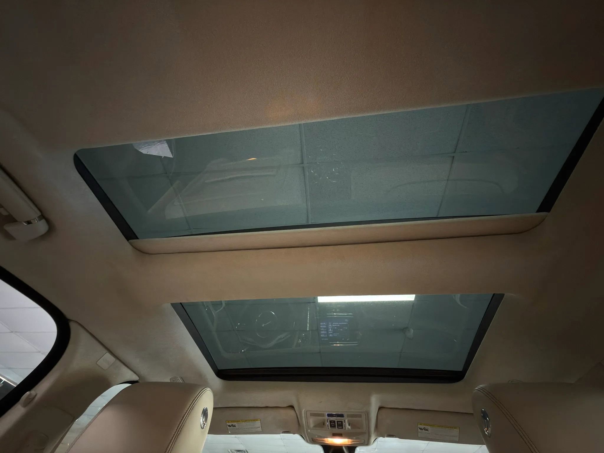 Used 2012 Jaguar XJ image 24