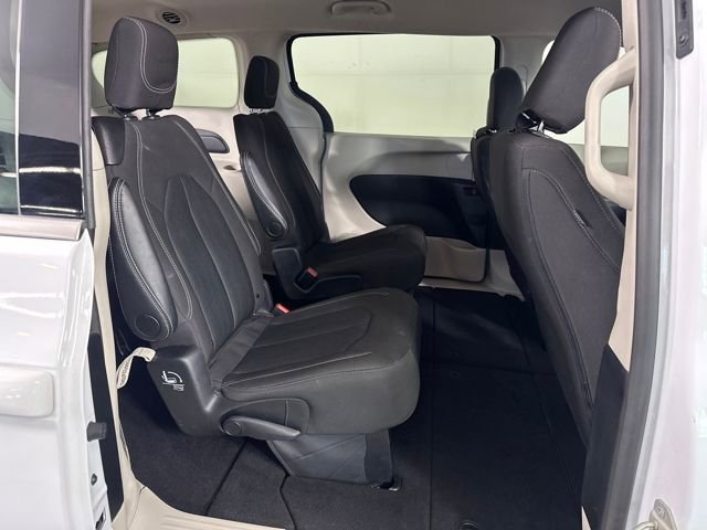 Used 2024 Chrysler Voyager LX image 27