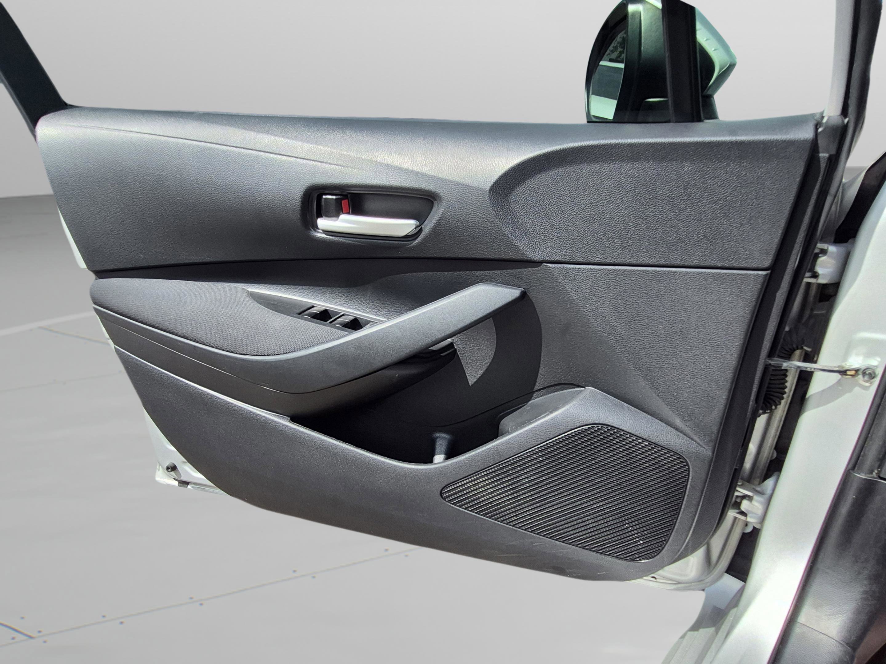 Used 2021 Toyota Corolla LE FWD image 21