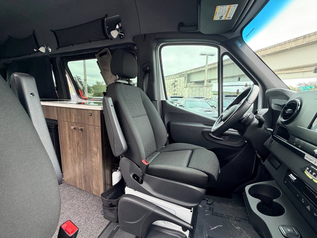 Used 2019 Mercedes-Benz Sprinter 2500 image 27
