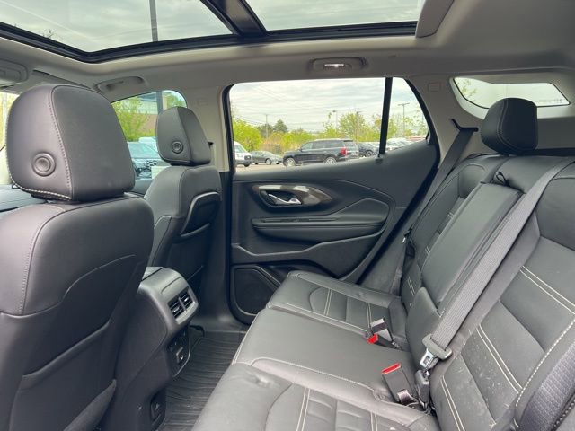 Used 2023 GMC Terrain Denali w/ Denali Premium Package AWD/4WD image 18