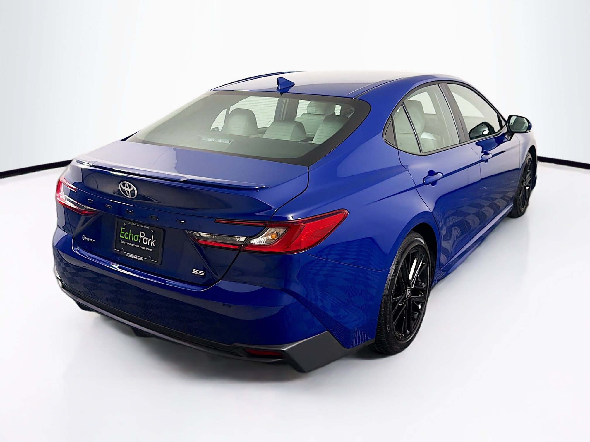 Used 2026 Toyota Camry SE FWD image 9