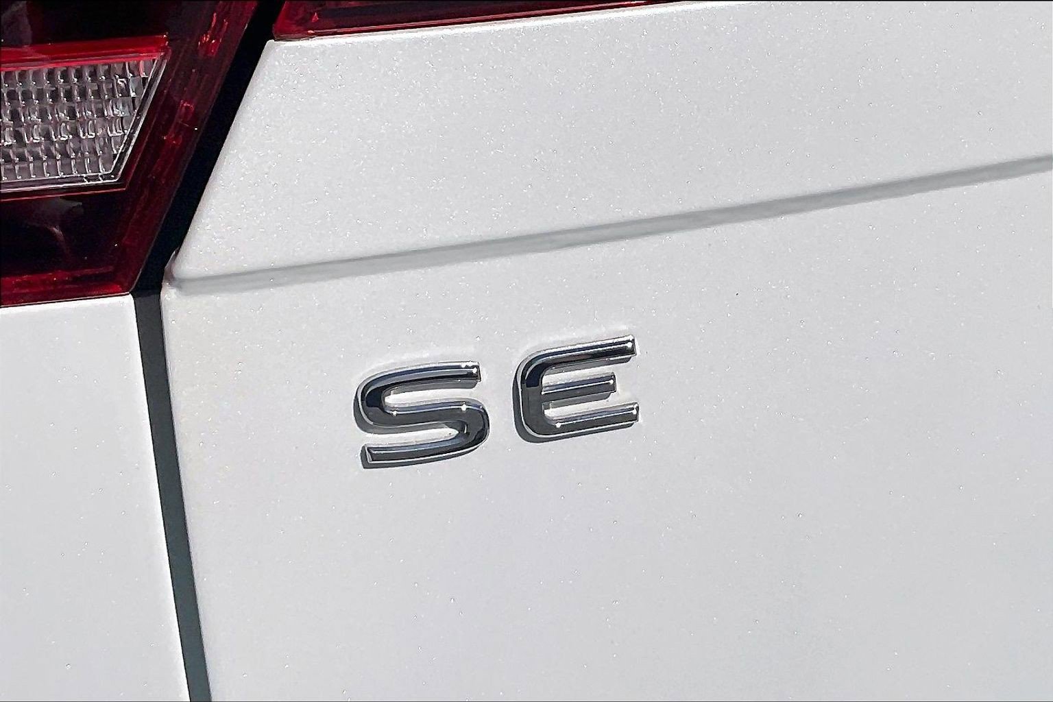 Certified 2022 Volkswagen Tiguan SE R-Line FWD image 7