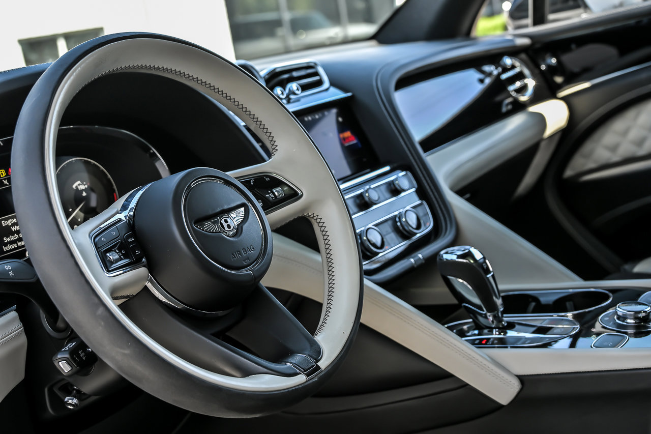 Certified 2022 Bentley Bentayga AWD/4WD image 29