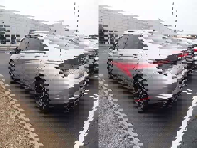 Used 2023 Hyundai Elantra Limited image 5