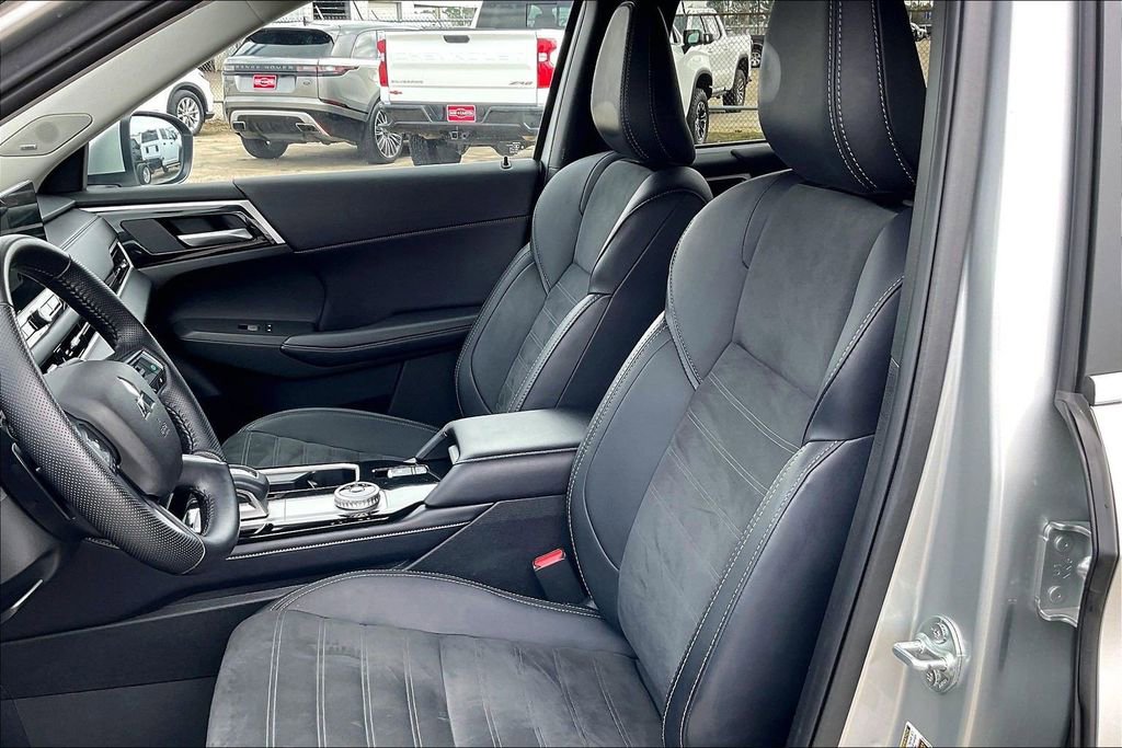 Used 2025 Mitsubishi Outlander SE FWD image 18