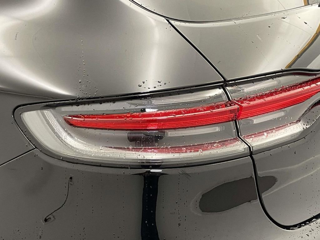 Certified 2025 Porsche Macan AWD/4WD image 16