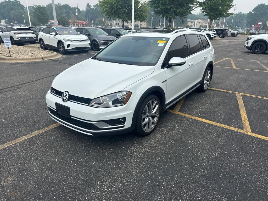 Used 2017 Volkswagen Golf Alltrack SEL AWD/4WD image 3