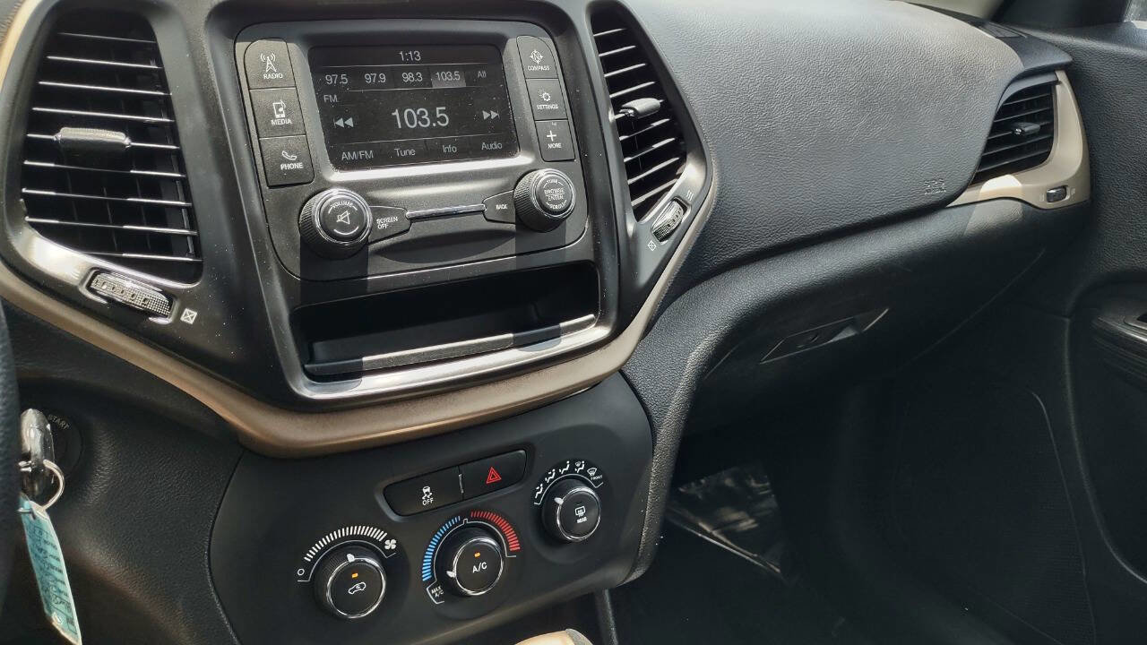 Used 2017 Jeep Cherokee Sport image 20