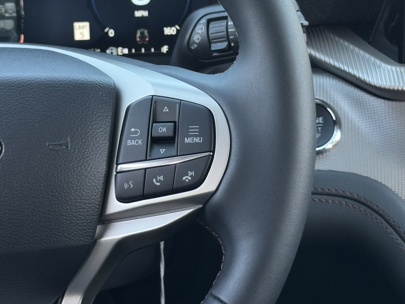 New 2026 Ford Explorer Active RWD image 12