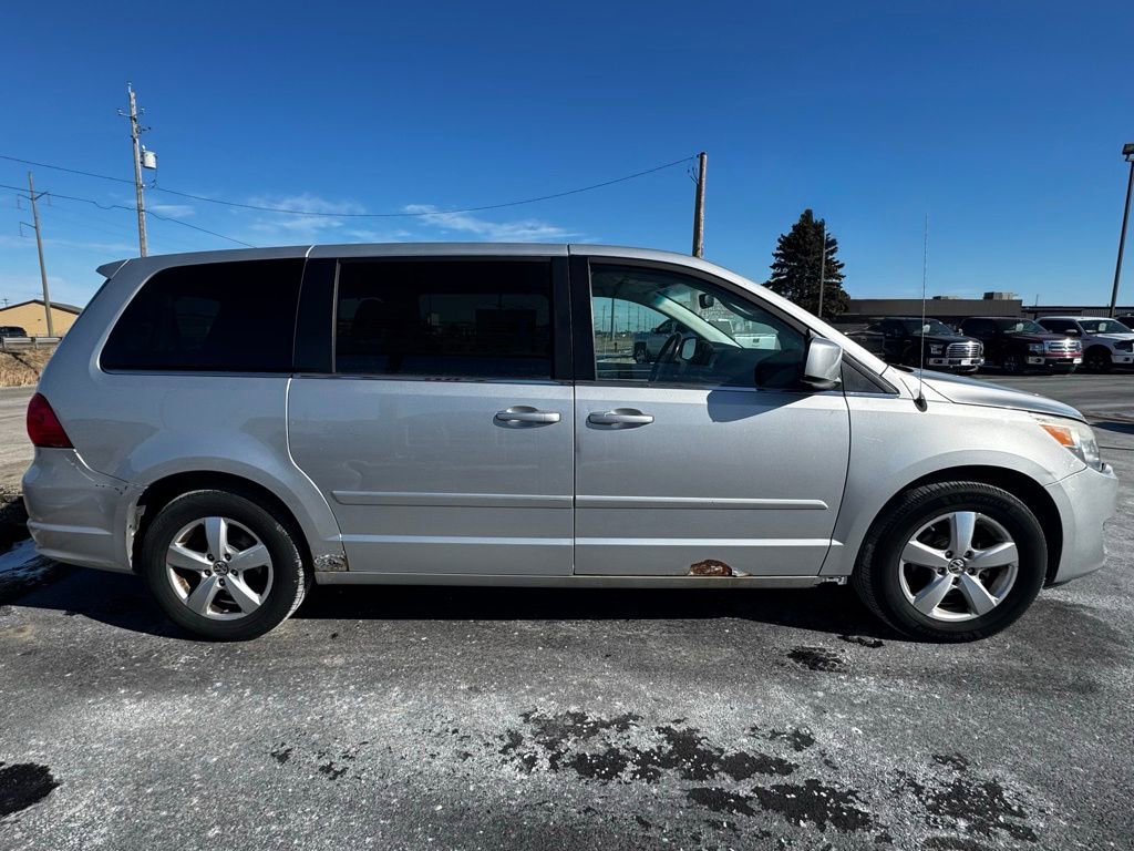 Used 2010 Volkswagen Routan SE image 32