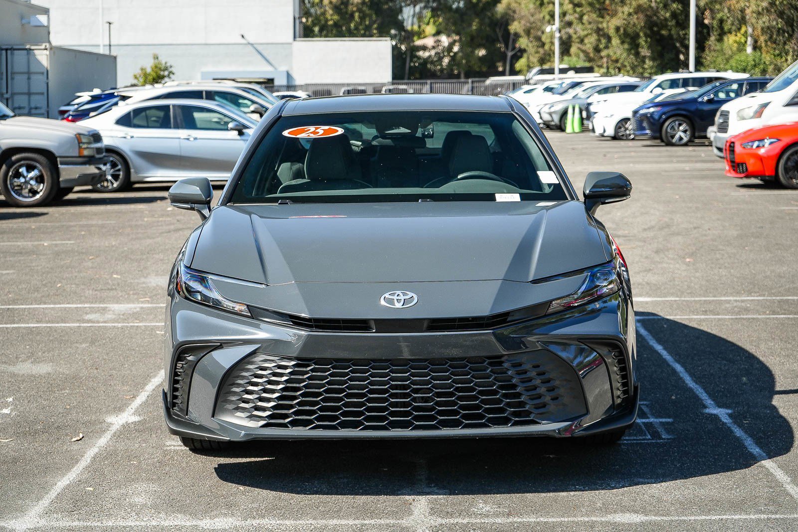 Used 2025 Toyota Camry SE FWD image 2