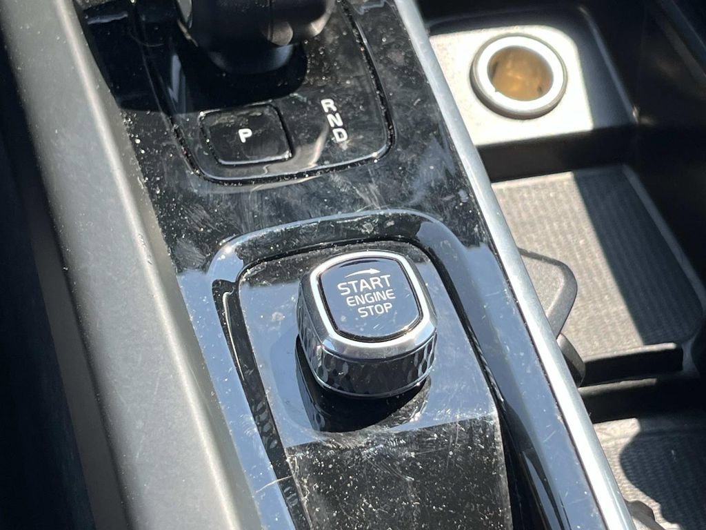 Certified 2023 Volvo XC60 B5 Plus AWD/4WD image 36
