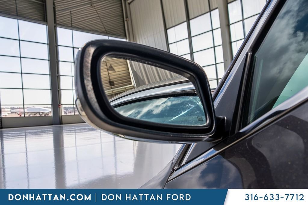 Used 2018 Chrysler 300 Limited w/ Safetytec Plus Group RWD image 35