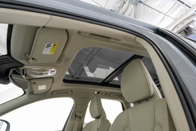 Used 2021 Volvo XC60 T5 Momentum w/ Protection Package Premier FWD image 22