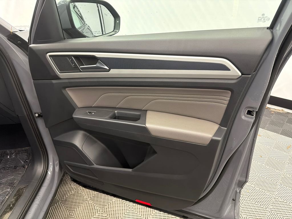 Used 2021 Volkswagen Atlas Cross Sport SE w/ Panoramic Sunroof Package image 15