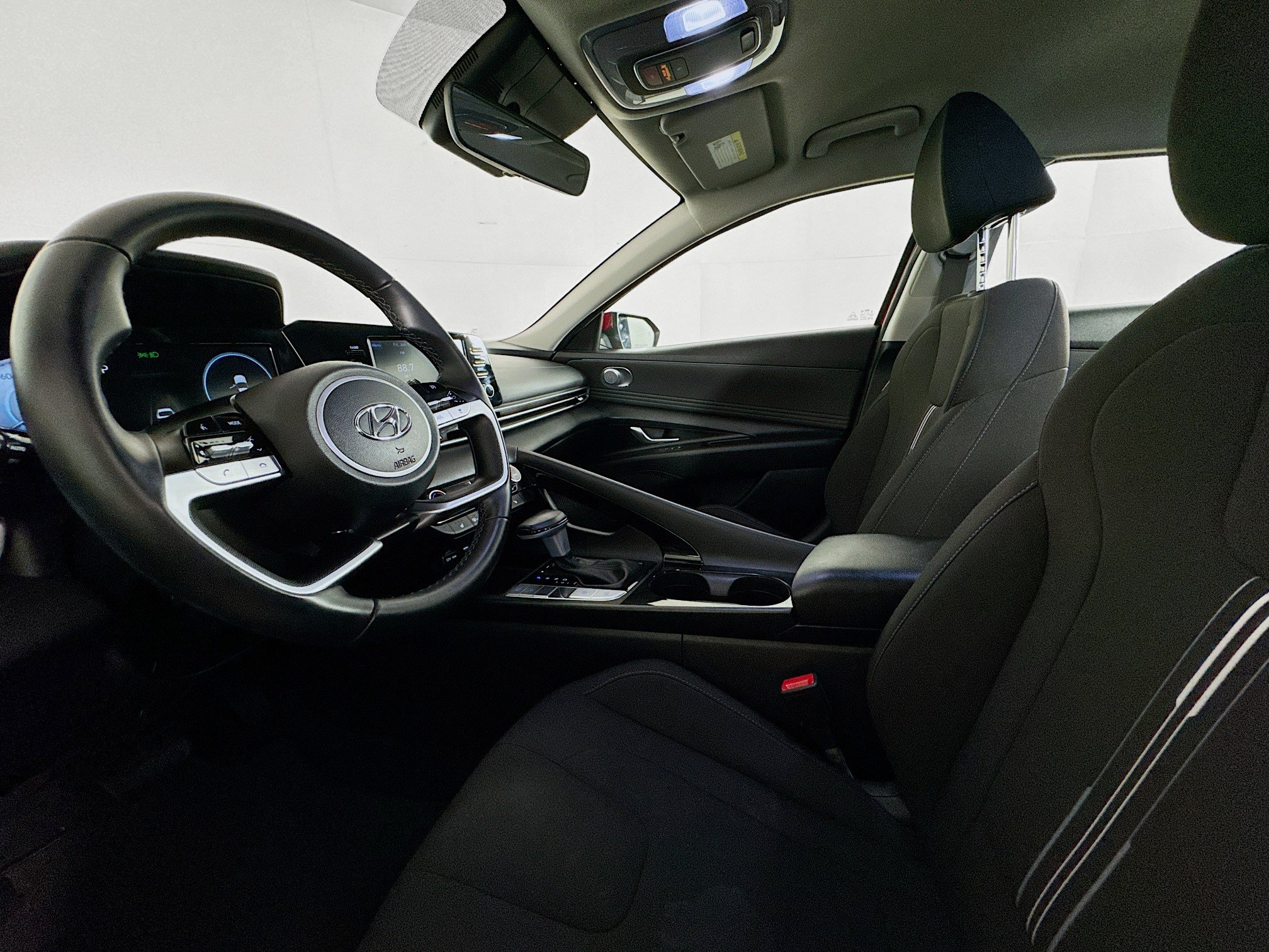 Used 2022 Hyundai Elantra SEL w/ Convenience Package FWD image 19
