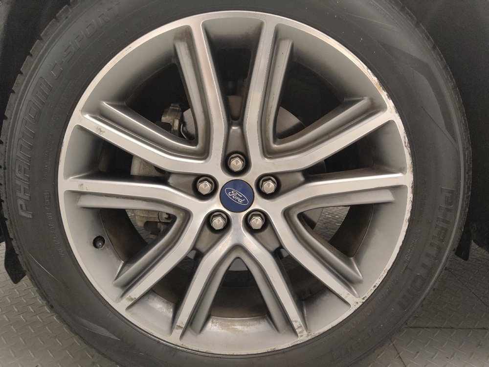 Used 2019 Ford Edge Titanium FWD image 31
