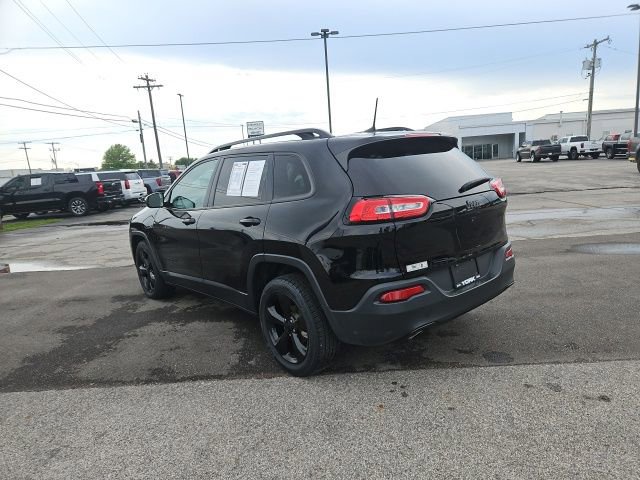 Used 2018 Jeep Cherokee Latitude w/ Altitude Package FWD image 8