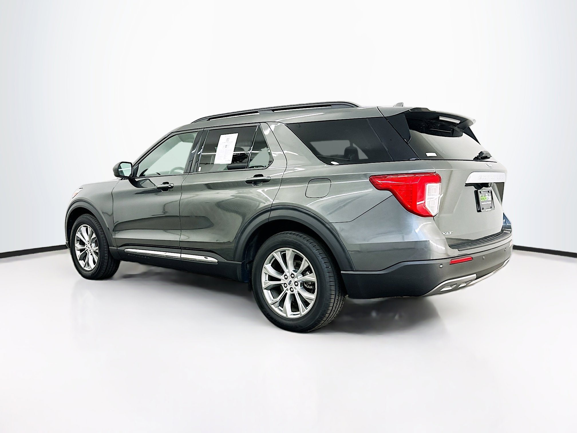 Used 2020 Ford Explorer XLT w/ Equipment Group 202A image 5