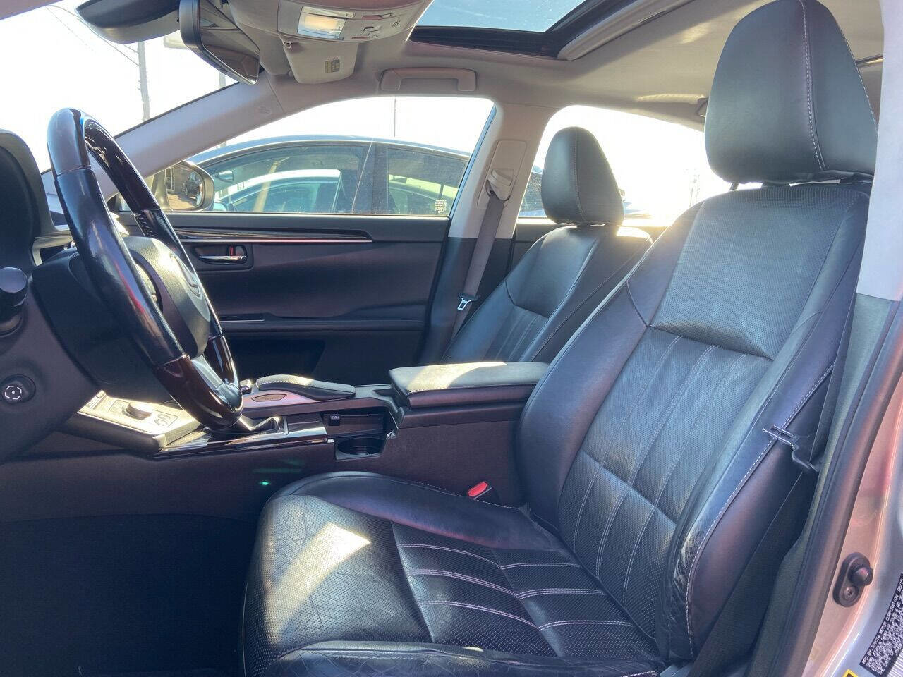 Used 2016 Lexus ES 300h image 13