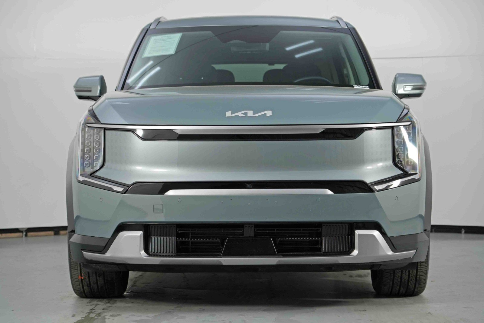 Used 2024 Kia EV9 Land image 7